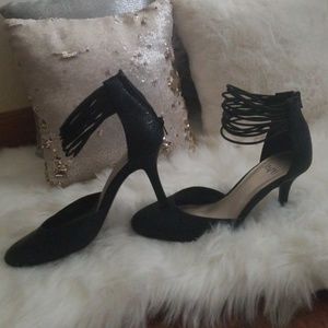 🌺 New Strappy black Heels